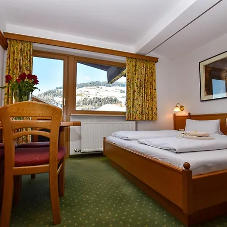 By Hotel-garni Austria * Βέστεντορφ