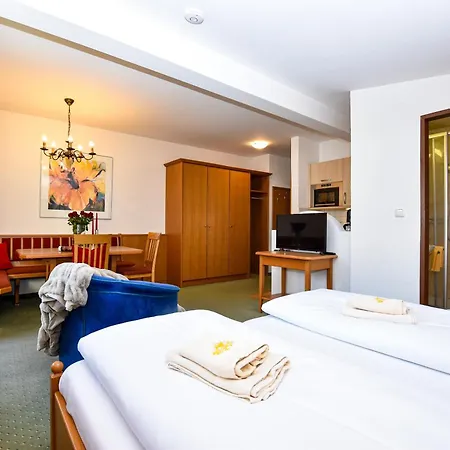 By Hotel-garni Austria Βέστεντορφ