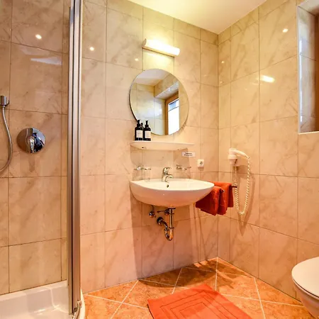 By Hotel-garni Austria Apartament